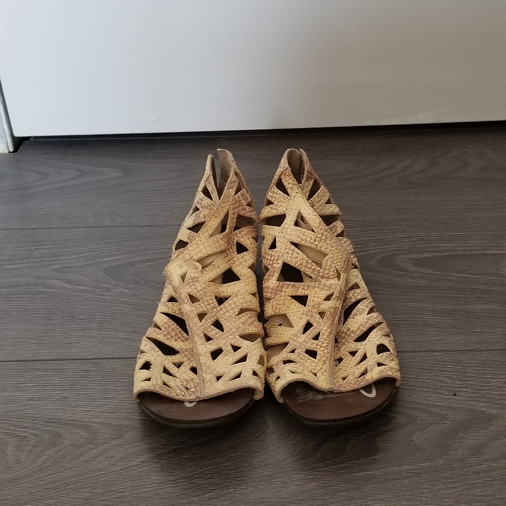 Sandal